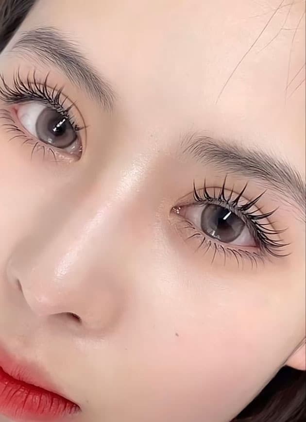 4 Trendy Eyelash Extensions for Stunning, Captivating Eyes beauty salon 1 Eyelash extensions